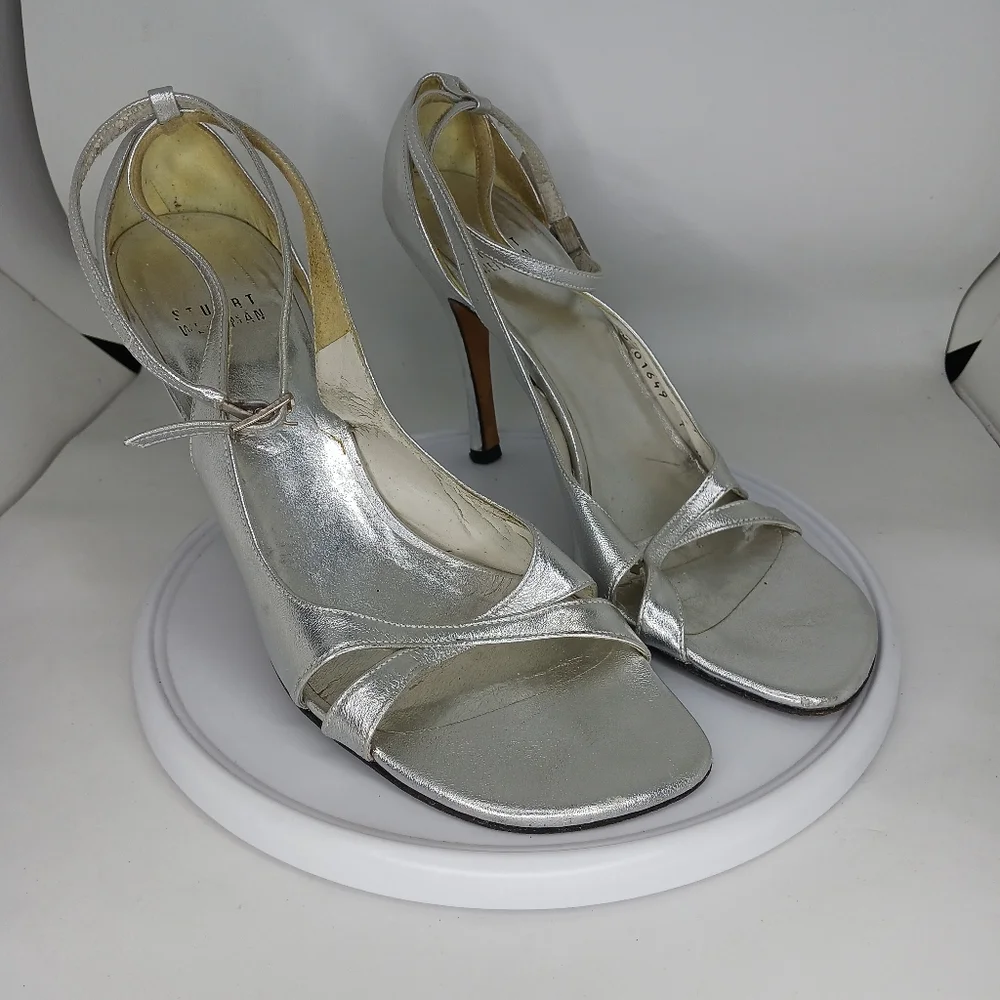 Stuart Weitzman - Picture 1 of 4